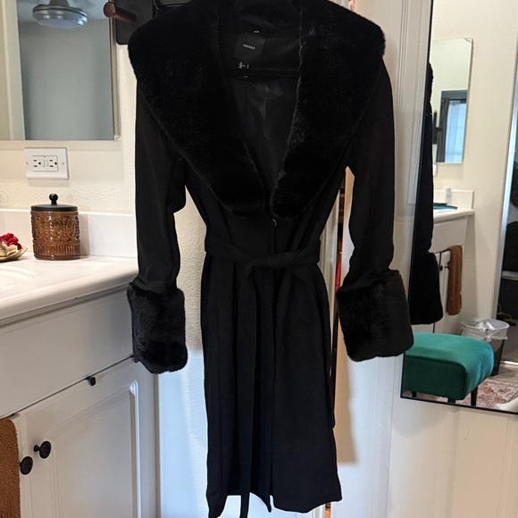 Forever 21 Jackets & Blazers - Forever 21 Black Faux Fur Collar Coat